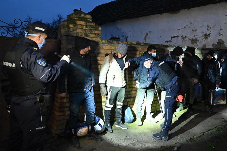 Nakon sukoba dvadesetak migranata nekoliko je povređenih osoba, policija deo grupe sprovela u Prihvatni centar