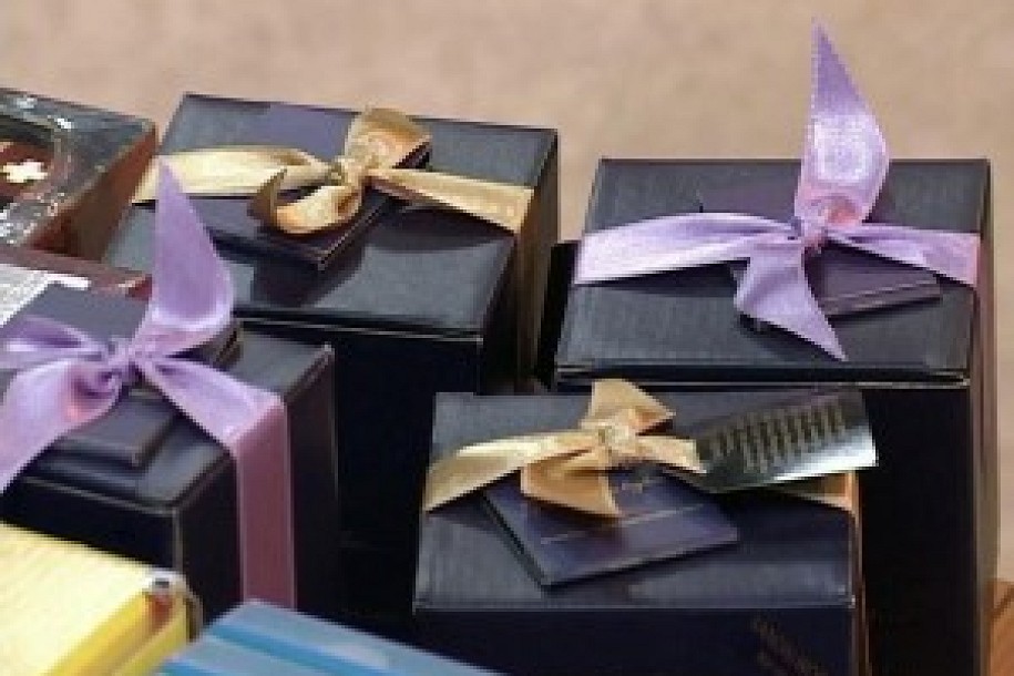 Štednja na poklonima i ukrasima