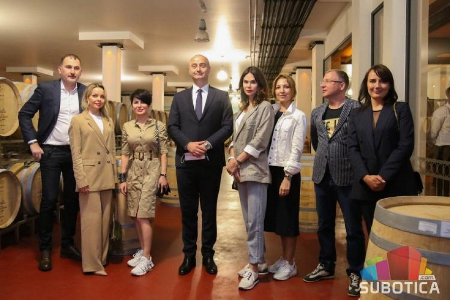 Grupa turista iz Rusije posetila Vinariju „Zvonko Bogdan“