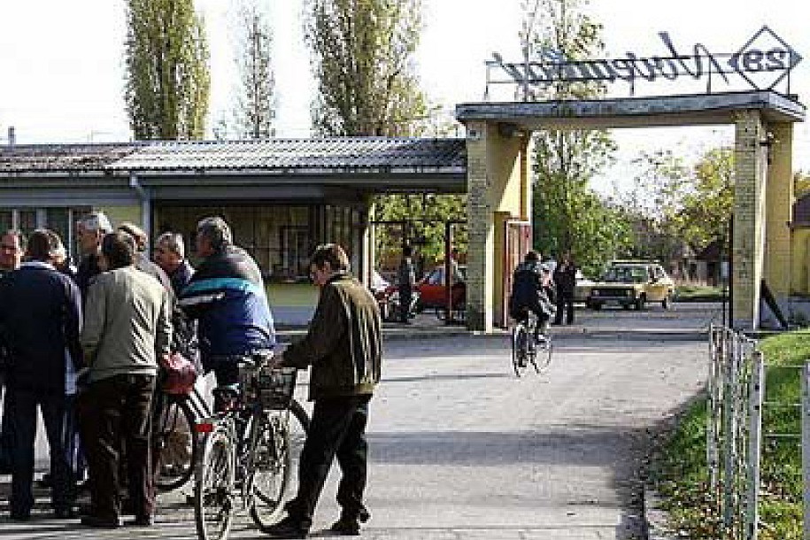 Otpremnine dolaze, carstvo propada