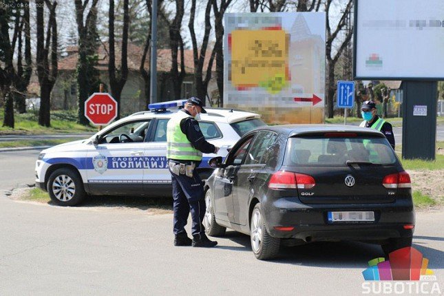 U devet saobraćajnih nezgoda dve osobe su teže, a deset lakše povređeno