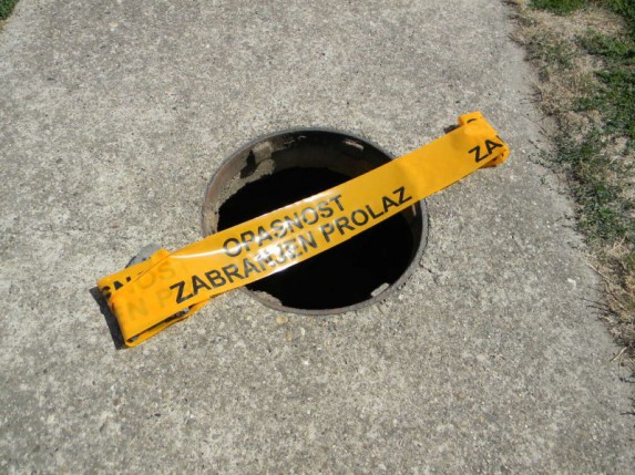 Za jednu noć, u jednoj ulici, ukradeno petnestak zaštitnih poklopaca kanalizacije