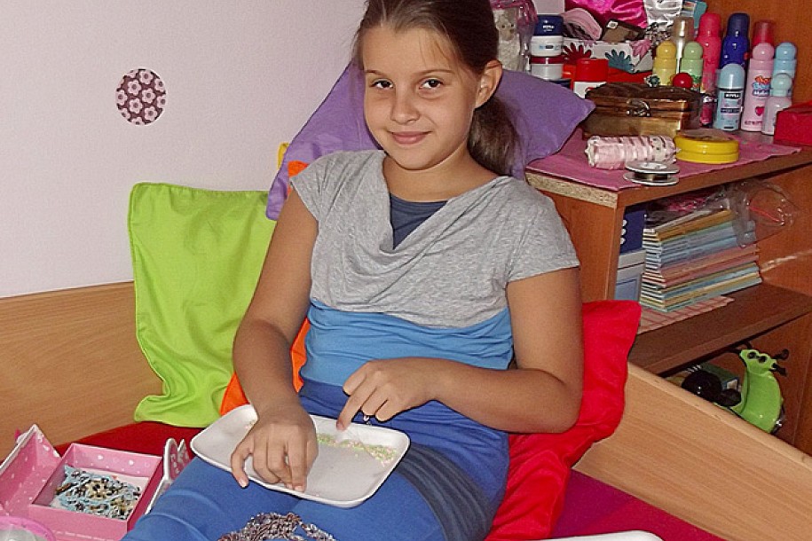 Učenica od prodaje nakita plaća račune
