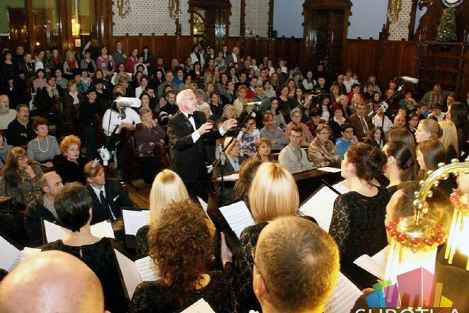 Održan humanitarni koncert hora "Sveti Roman Melod"
