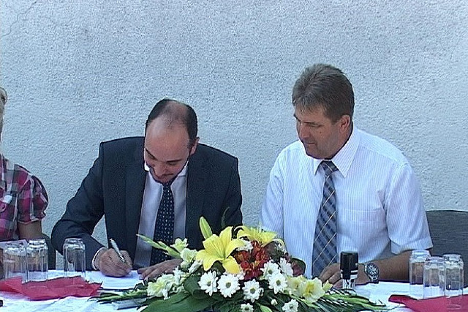 Potpisani ugovori za dva projekta u Hajdukovu