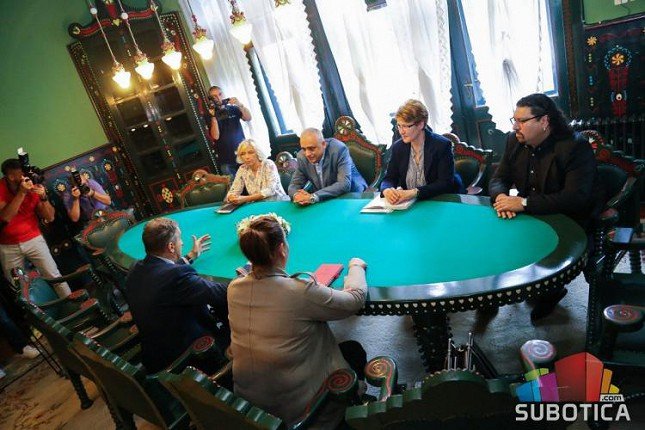 Gradonačelnik Bakić predočio savetniku predsednika Vučića stanje kulturnog života u Subotici