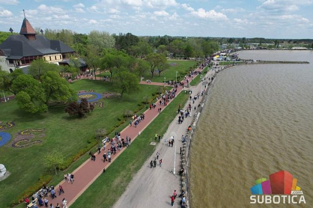 Oko 35.000 ljudi na Prvomajskom uranku na Paliću