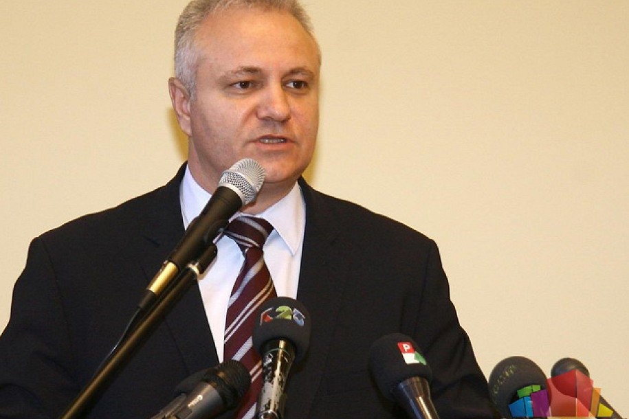 Dinkić potpisao ugovore o zapošljavanju 200 radnika