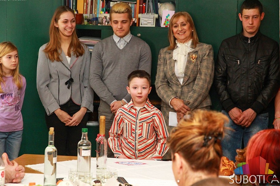Kolo srpskih sestara darivalo najbolje đake