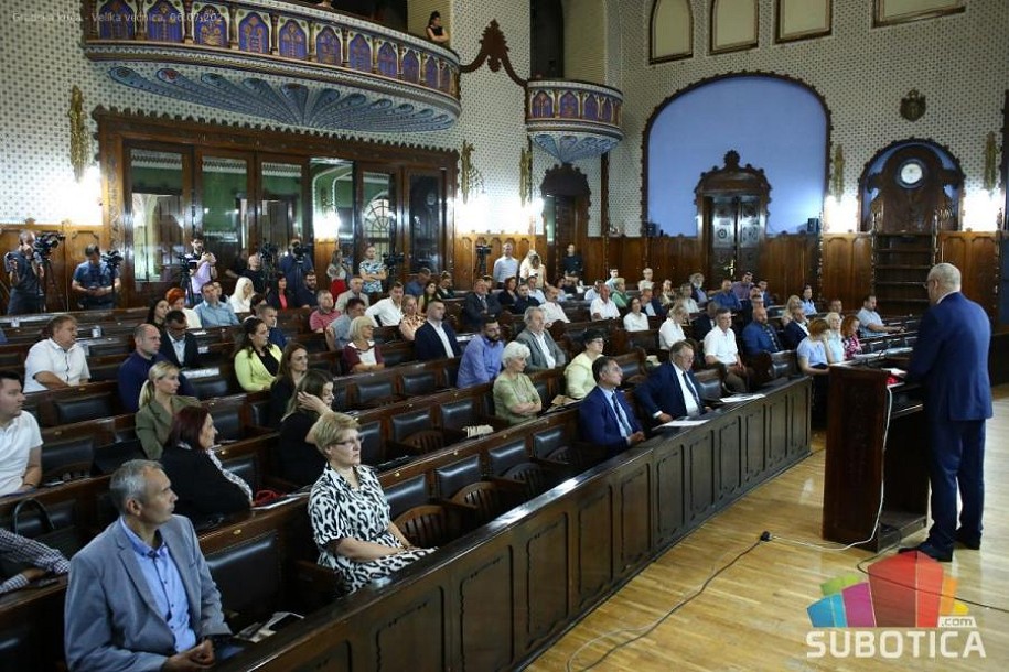 Skupštinska većina podržala predlog da Vučić bude Počasni građanin Subotice
