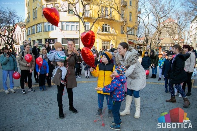 Mališani koji su pobedili rak poslali srce podrške deci koja se sada leče