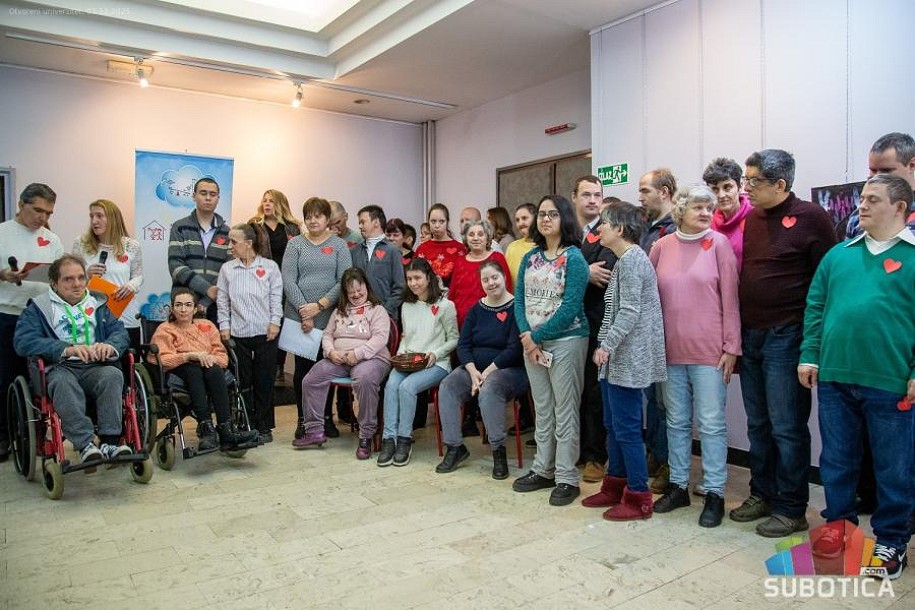 Kreativnost koja inspiriše: umetnički radovi korisnika Dnevnog boravka „Kolevka“ na Otvorenom univerzitetu