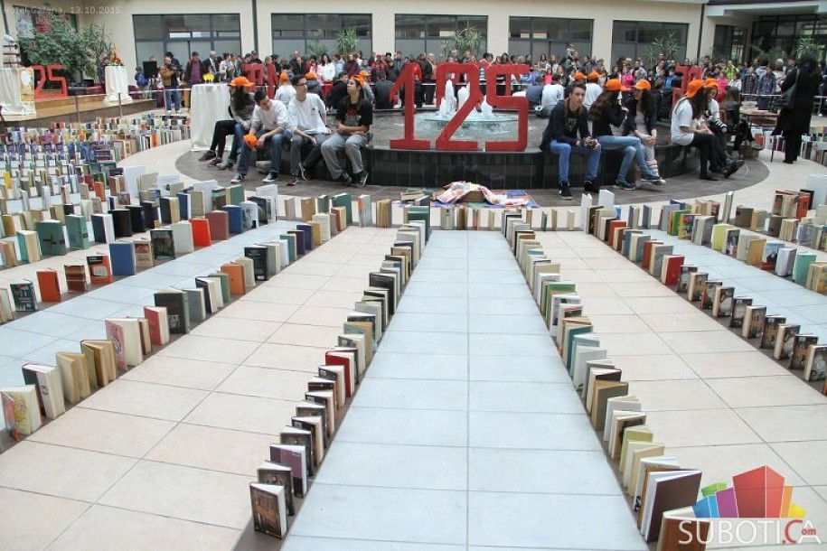 Gradska biblioteka uz jedinstven domino spektakl proslavila 125. rođendan
