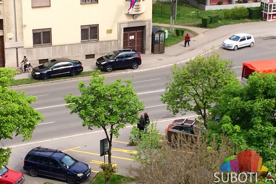 Diplomate bahato parkiraju, komunalci reaguju...