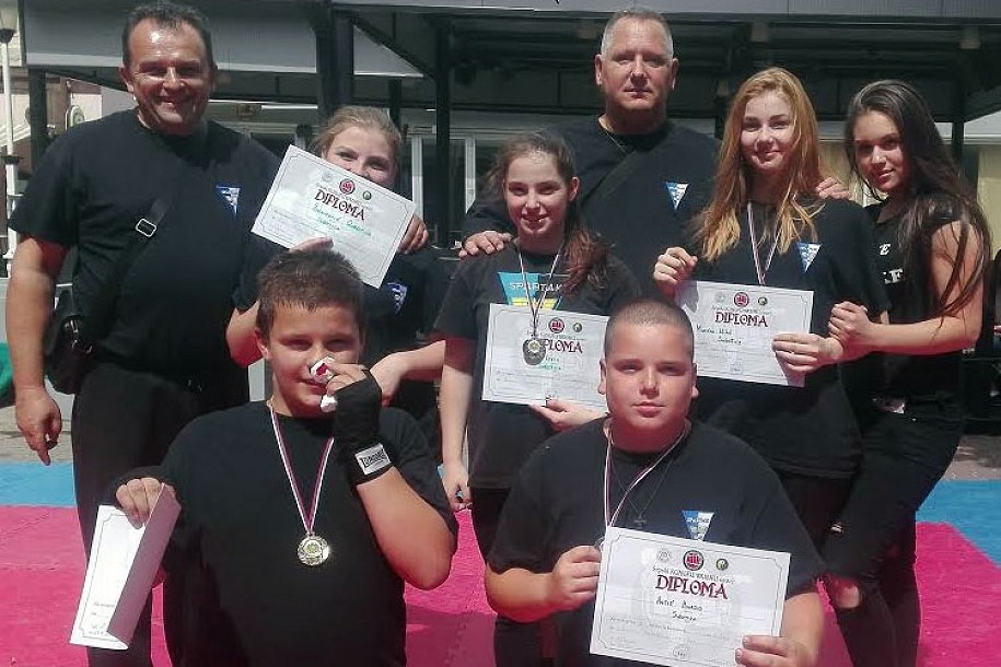 Tri zlatne medalje kikboksera Spartaka u Novom Bečeju