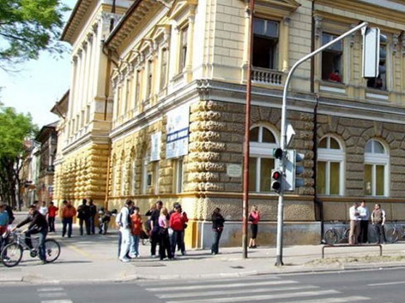 Stotine kamiona dnevno tutnji centrom