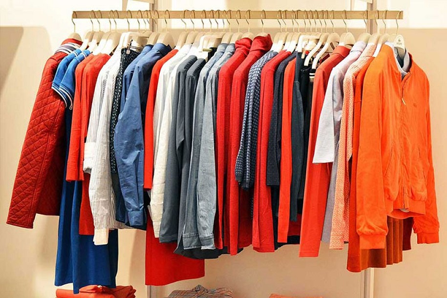 Podela polovne garderobe u subotu u dvorištu Crvenog krsta