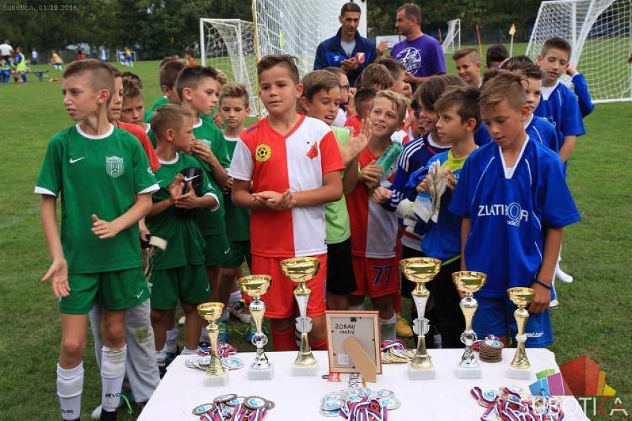 Festival fudbala na "Severovom" stadionu okupio veliki broj dece