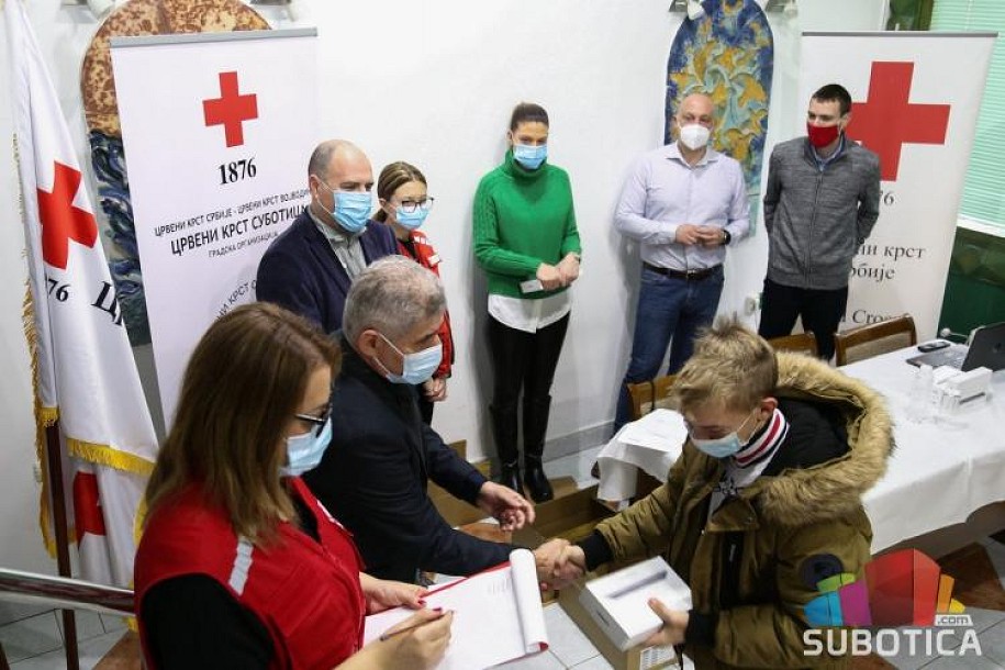 Tablet računari za decu iz hraniteljskih porodica