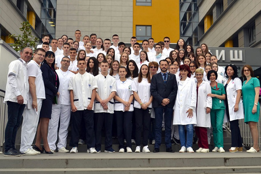 Učenici i nastavnici Medicinske škole puni impresija nakon posete Kliničkom centru u Nišu