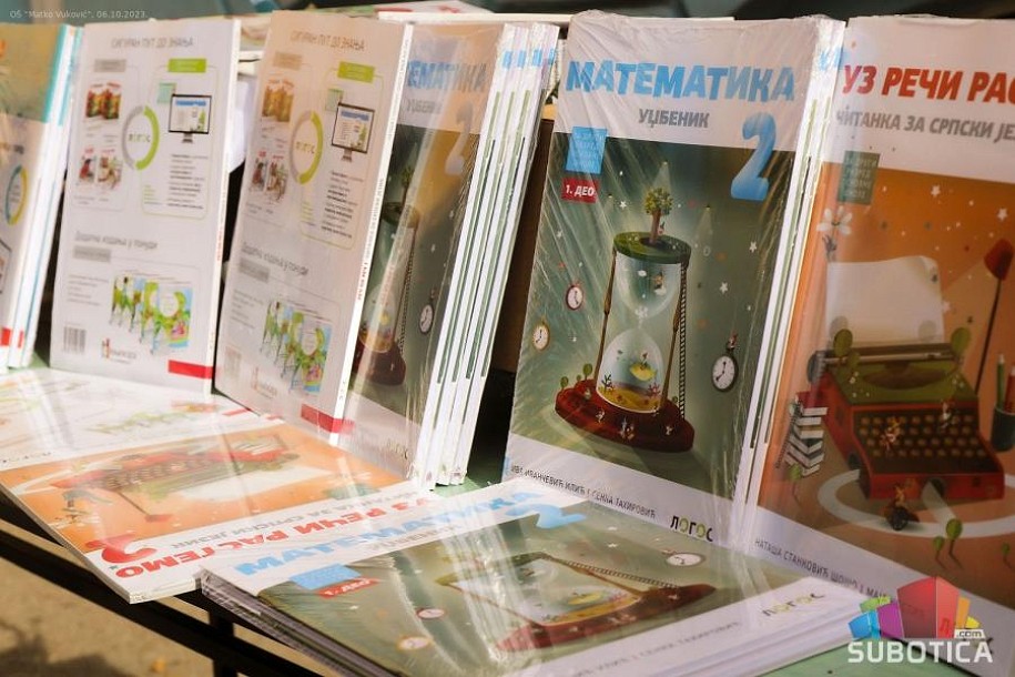 Đaci romske nacionalnosti dobili udžbenike