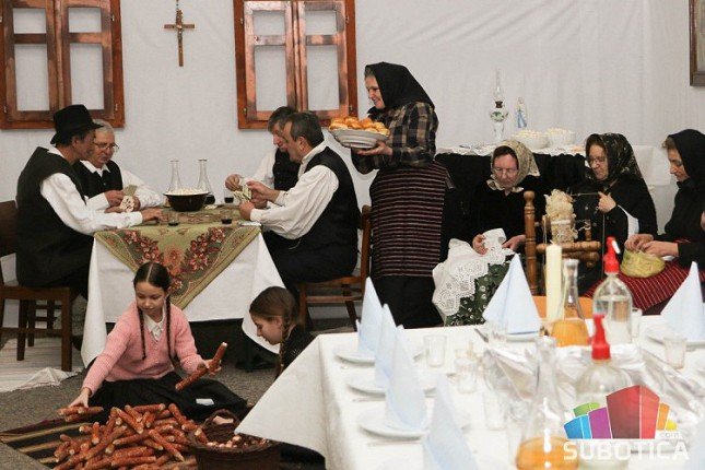 Bunjevci prikazom i pesmama čuvaju običaje i tradiciju