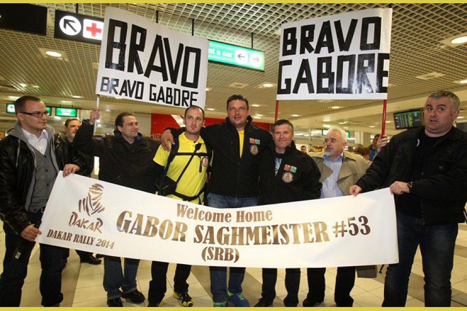 Sagmajstera na aerodromu dočekali brojni prijatelji, navijači i novinari