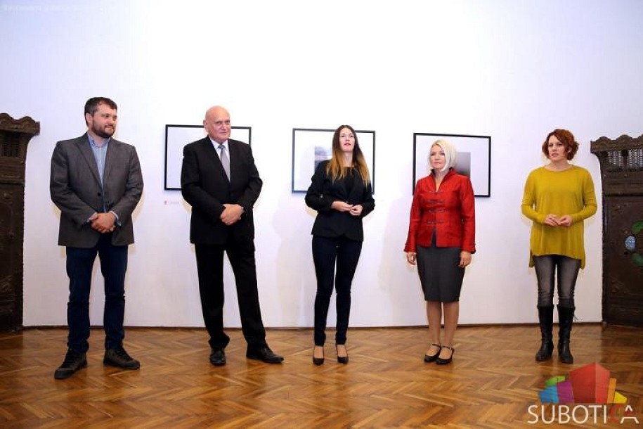 Otvorena izložba fotografija Nenada Maleševića "Dokumenti: Uvod u studiju prestajanja"