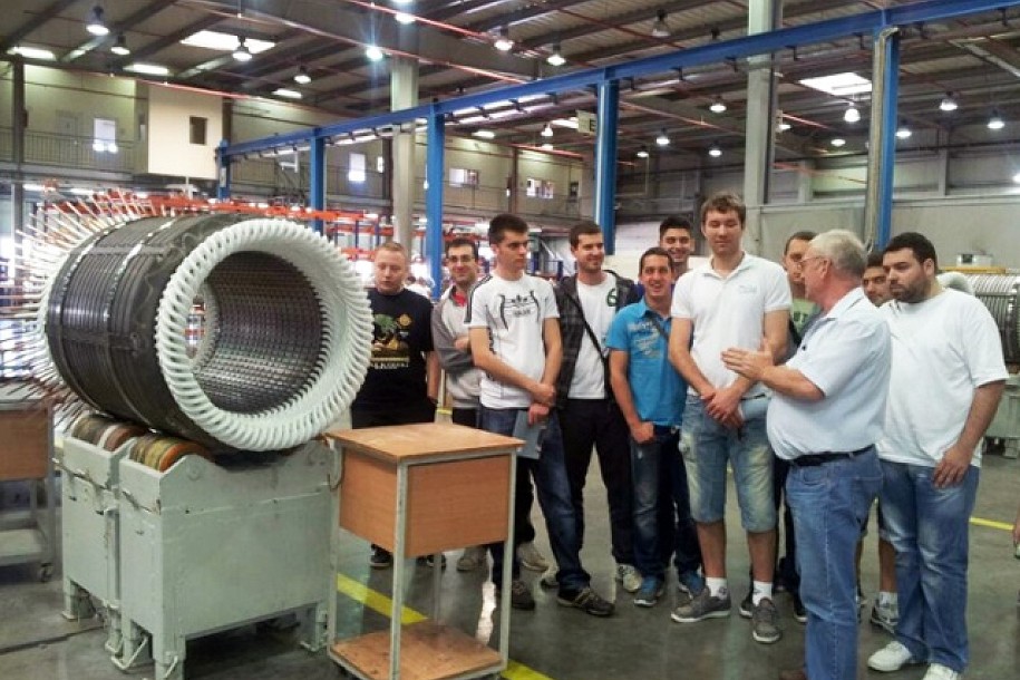 Novosadski studenti obišli Simensovu fabriku u Subotici