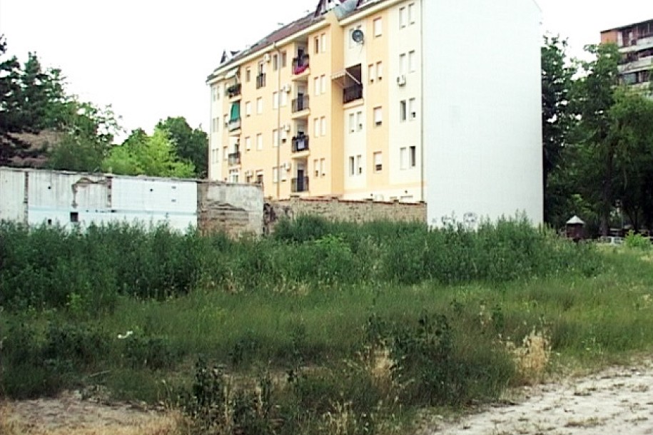 Neuređena površina u Frankopanskoj ulici