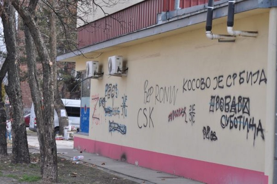Navijački grafiti koji vizuelno uništavaju naš grad
