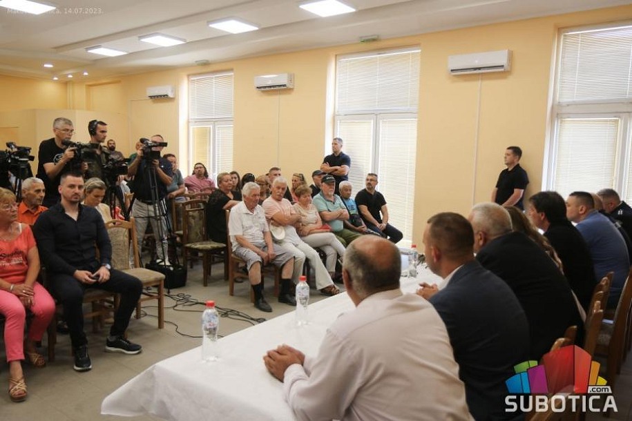 Ministar Gašić u razgovoru sa meštanima Makove sedmice poručio da je bezbednost građana Srbije na prvom mestu