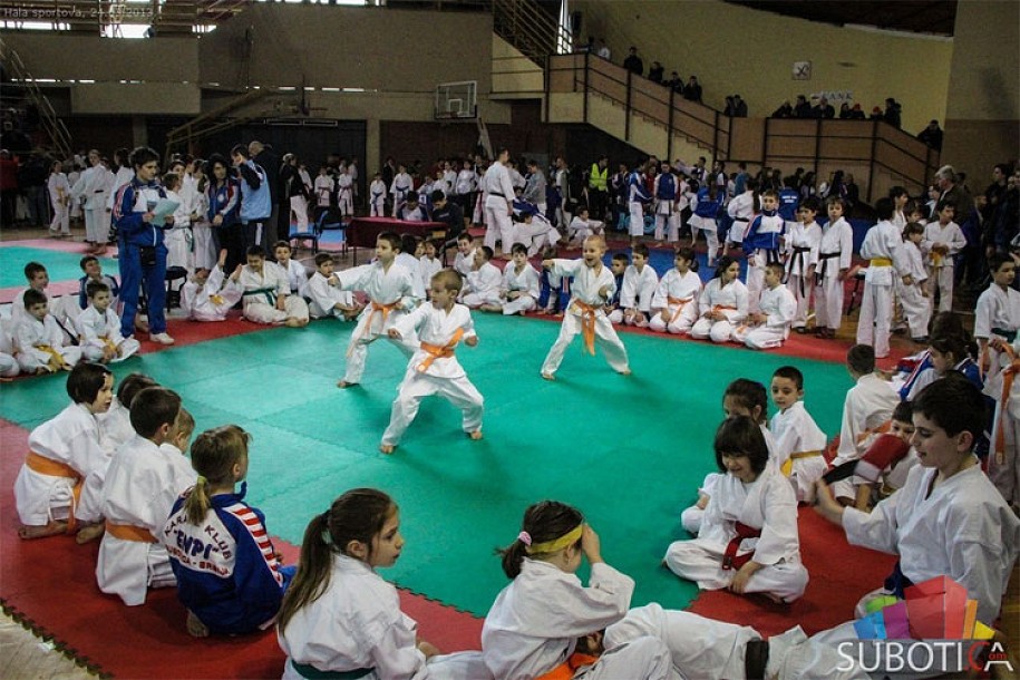 Karatisti Enpija osvojili 39 medalja na Prvenstvu Srbije u Lazarevcu