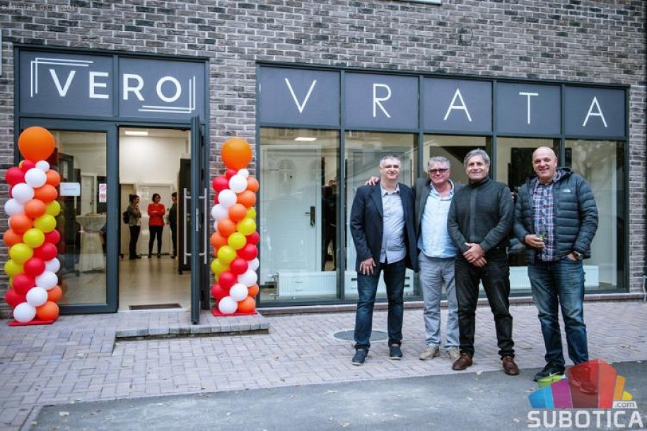 Otvoren prvi salon "Vero-vrata" u Subotici