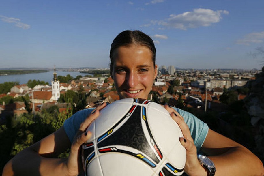 Srpska Ronaldinja u akciji: Jelena odvela Barsu u drugo kolo Lige šampiona!