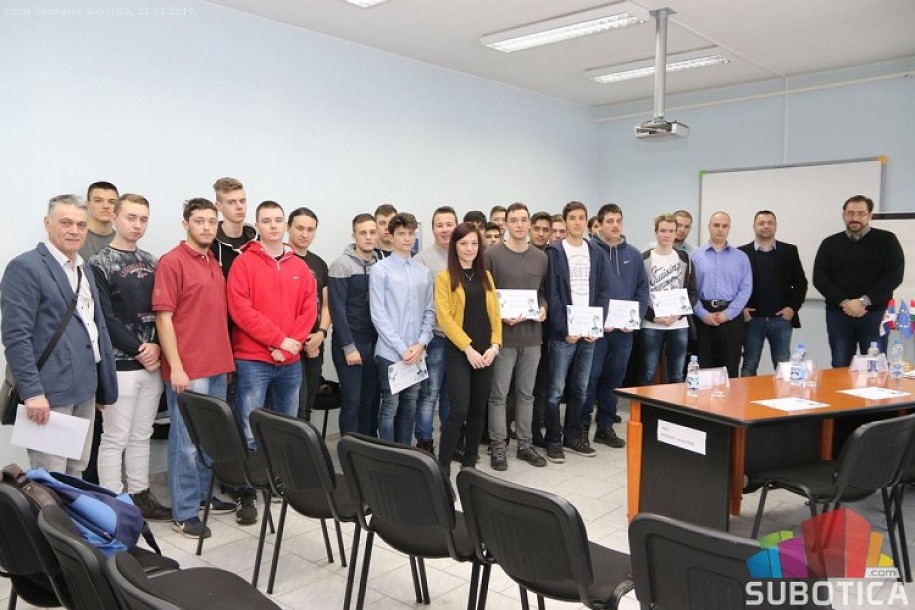"Šetanje psa" - pobednička ideja takmičenja u izradi aplikacija