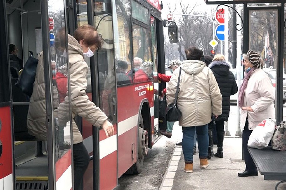 Gradski i prigradski prevoz besplatno koristi više od 7.000 starijih od 65 godina