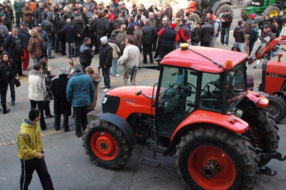 Traktorima ispred Gradske kuće