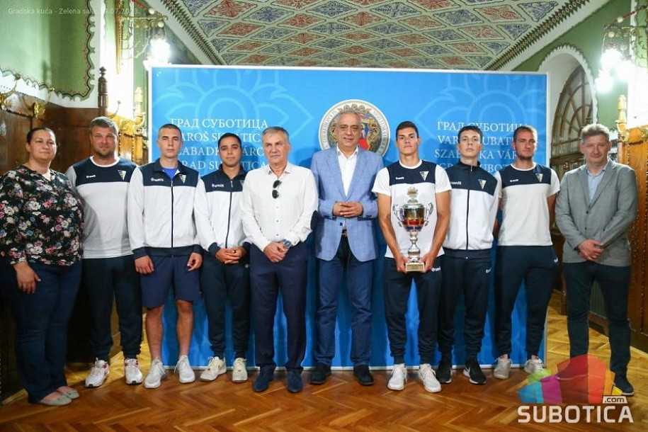 Gradonačelnik Bakić ugostio tenisere "Spartaka", nove šampione Srbije