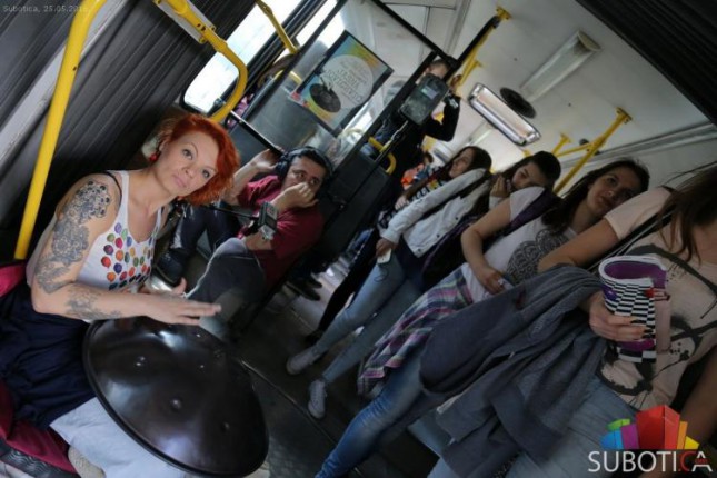 Koncert u gradskom autobusu