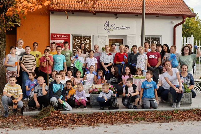 Meštani Donjeg Tavankuta se ujedinili i uredili centar sela