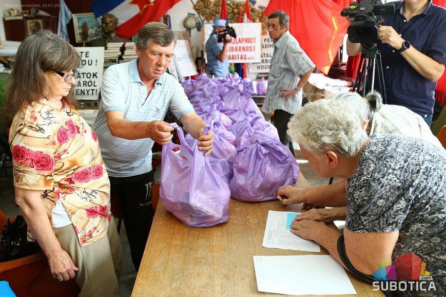Udruženje "Solidarnost" podelilo prehrambene pakete socijalno ugroženim sugrađanima