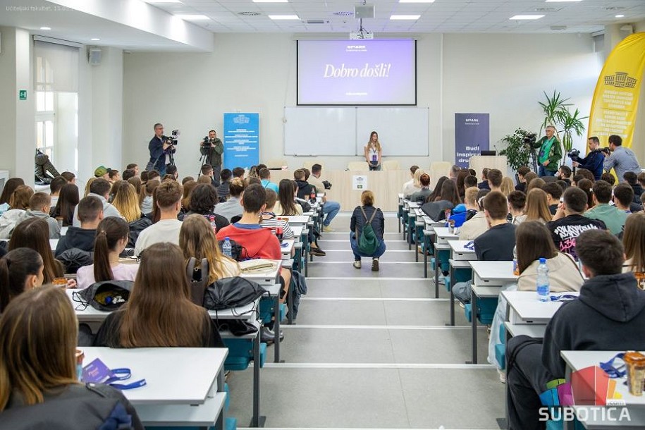 Mladi iz cele Srbije na SPARK konferenciji učili o veštačkoj inteligenciji i finansijama