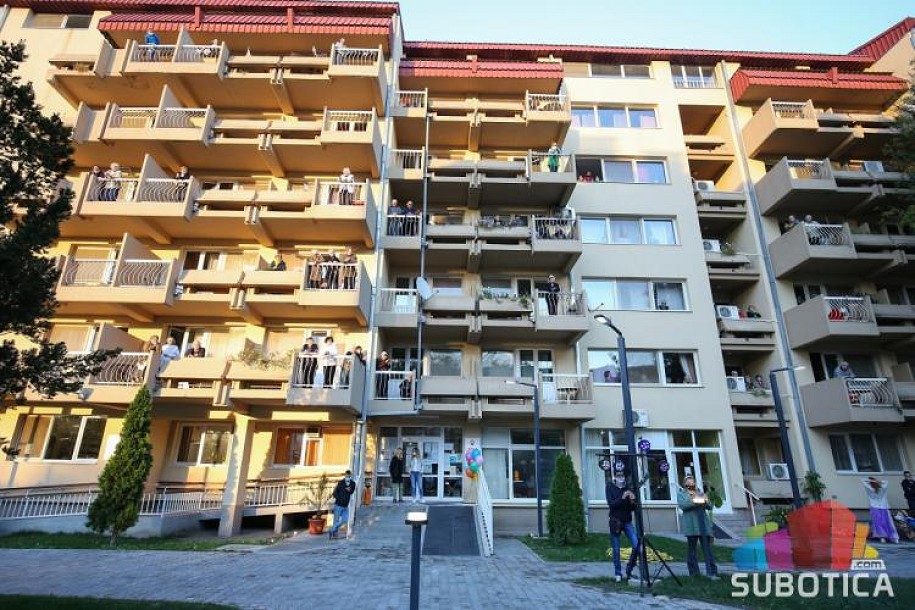 Vakcinisani stanari Gerontološkog mogu van doma