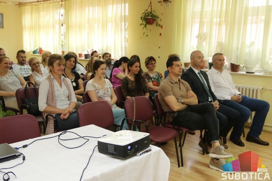 Proslavljeni rukometaš održao predavanje zaposlenima u Gerontološkom klubu "Kertvaroš"