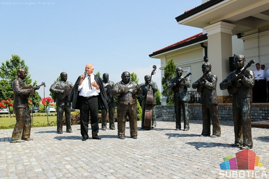 Zvonko Bogdan i Osam tamburaša dobili biste