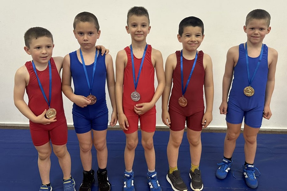 Rvanje: Sjajni mališani Spartaka u Molu