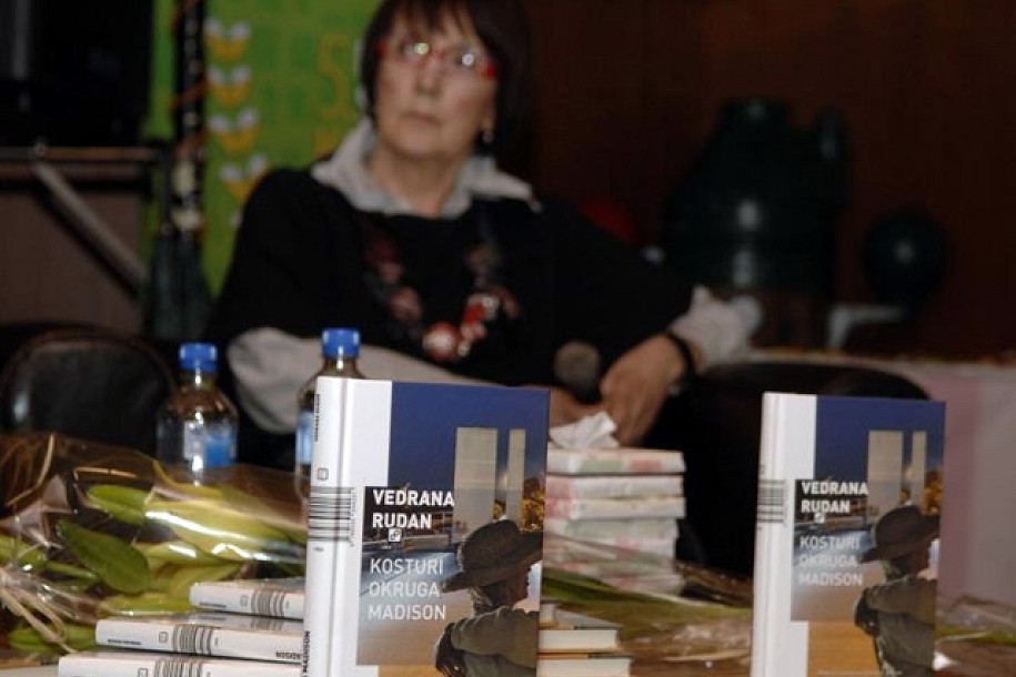 Vedrana Rudan sutra u "Skladištu"