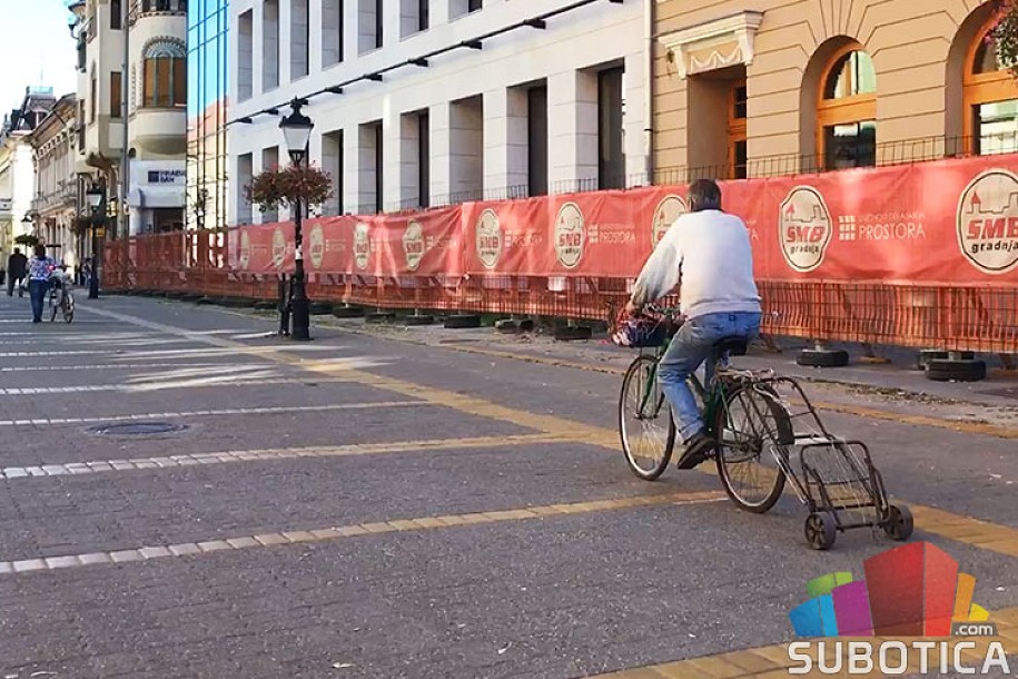 Više ljudi na biciklu, nego pored bicikla