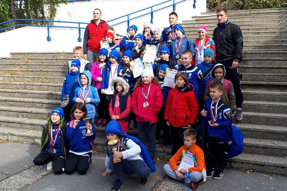 Plivači Spartak Prozivke osvojili 46 medalja na međunarodnom mitingu u Bečeju